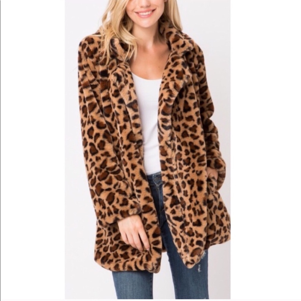 FAUX SOFT FURRY LEOPARD PRINT JACKET♥️